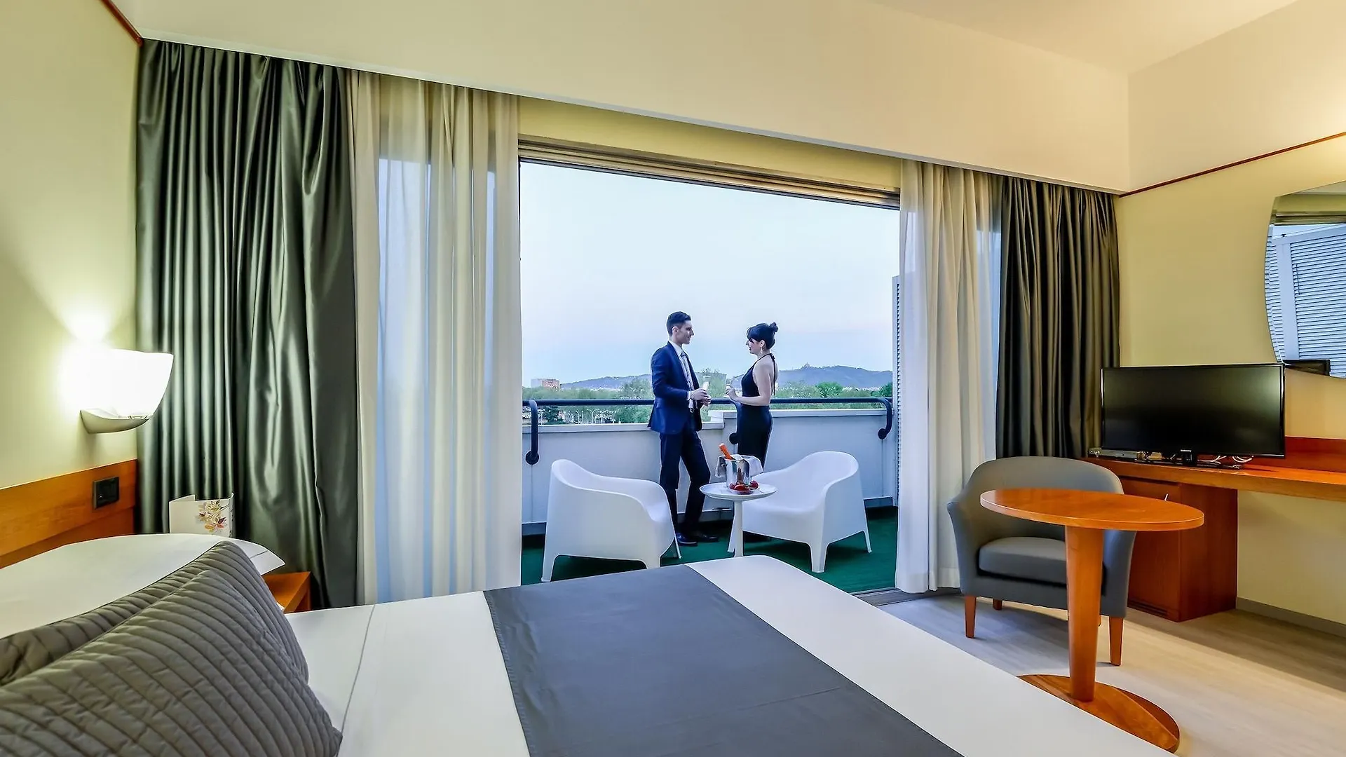 ****  Hotel Bologna Airport Италия