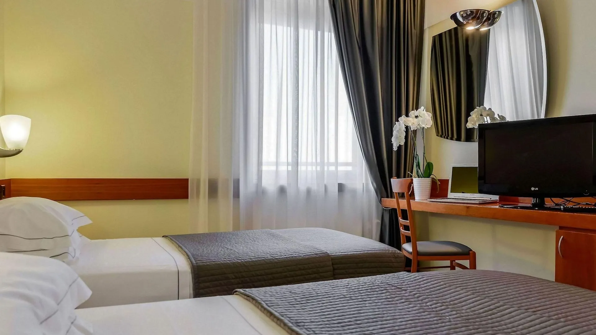 Hotel Bologna Airport 4*,